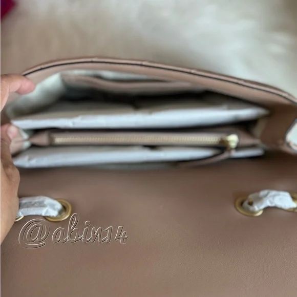 NWT Tory Burch Kira Leather Convertible Shoulder Crossbody Bag ( Larger Size)